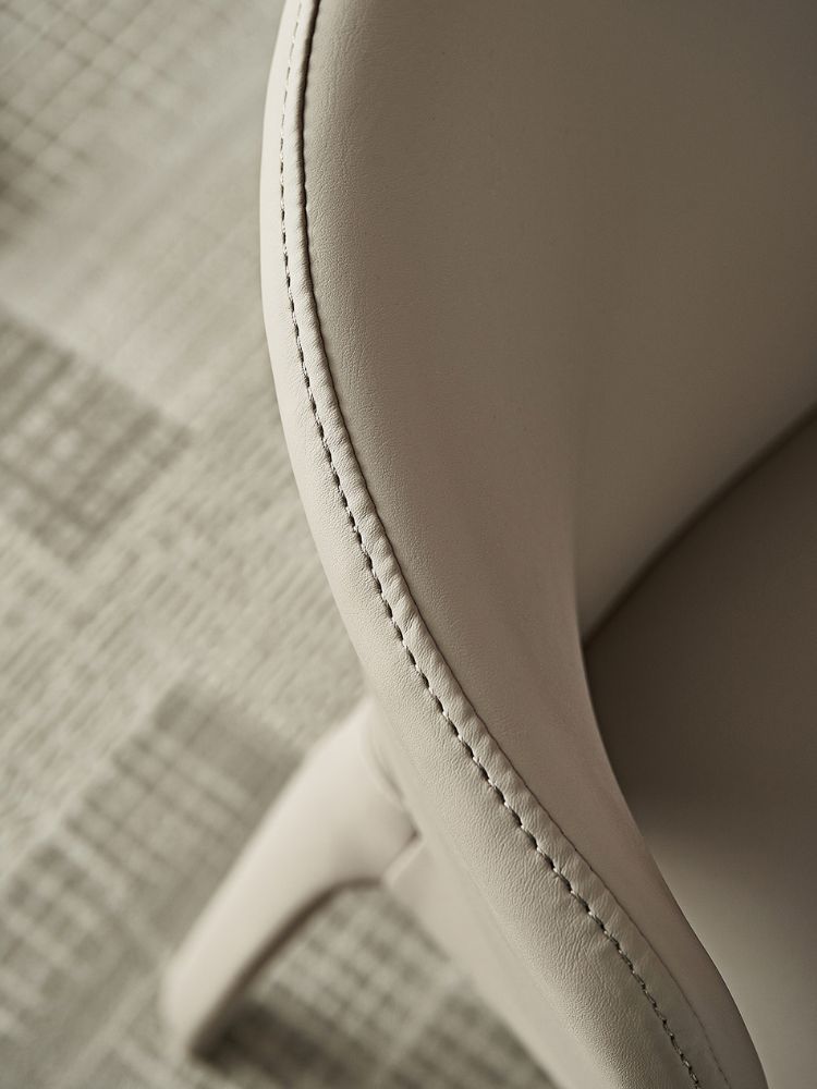 Raevelle Leather Dining Chair (set of 2)